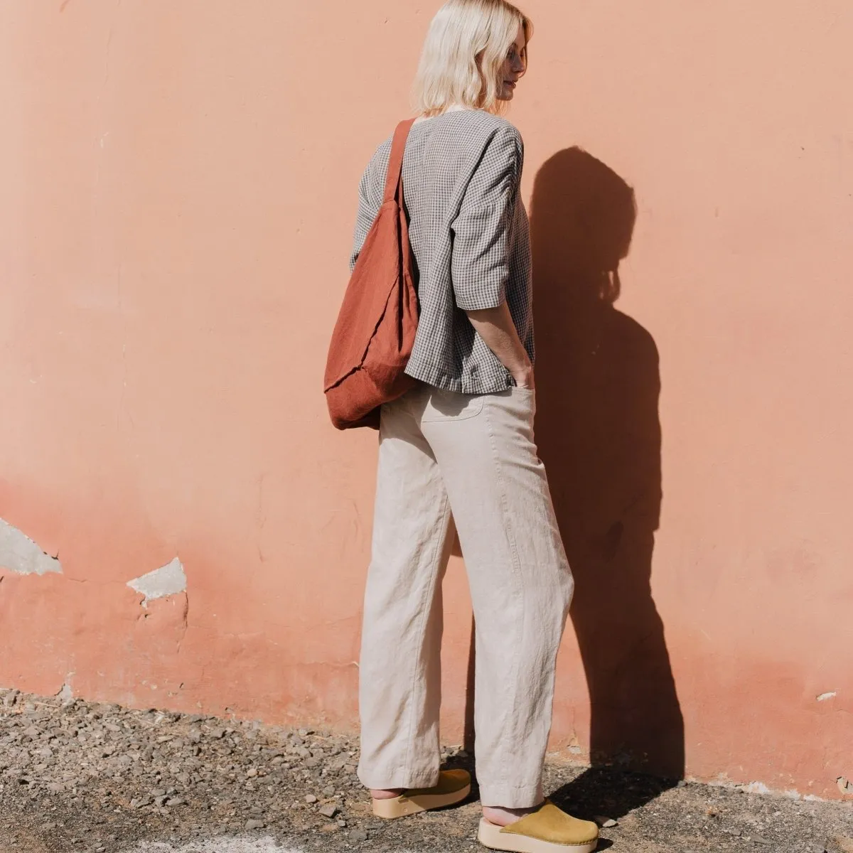 R: HIDA classic linen pants (Size: M; Color: Cream)