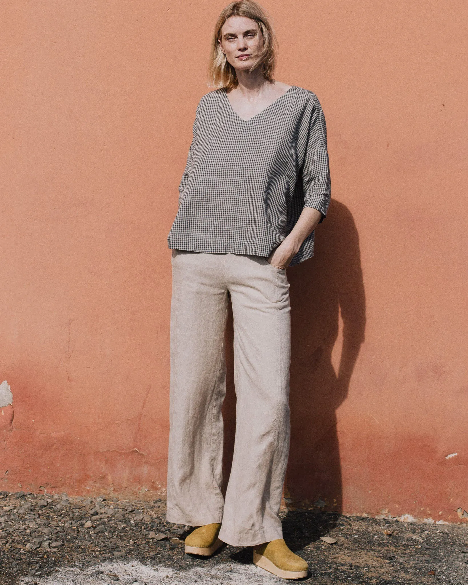 R: HIDA classic linen pants (Size: M; Color: Cream)