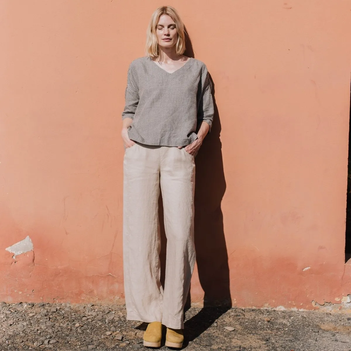 R: HIDA classic linen pants (Size: M; Color: Cream)