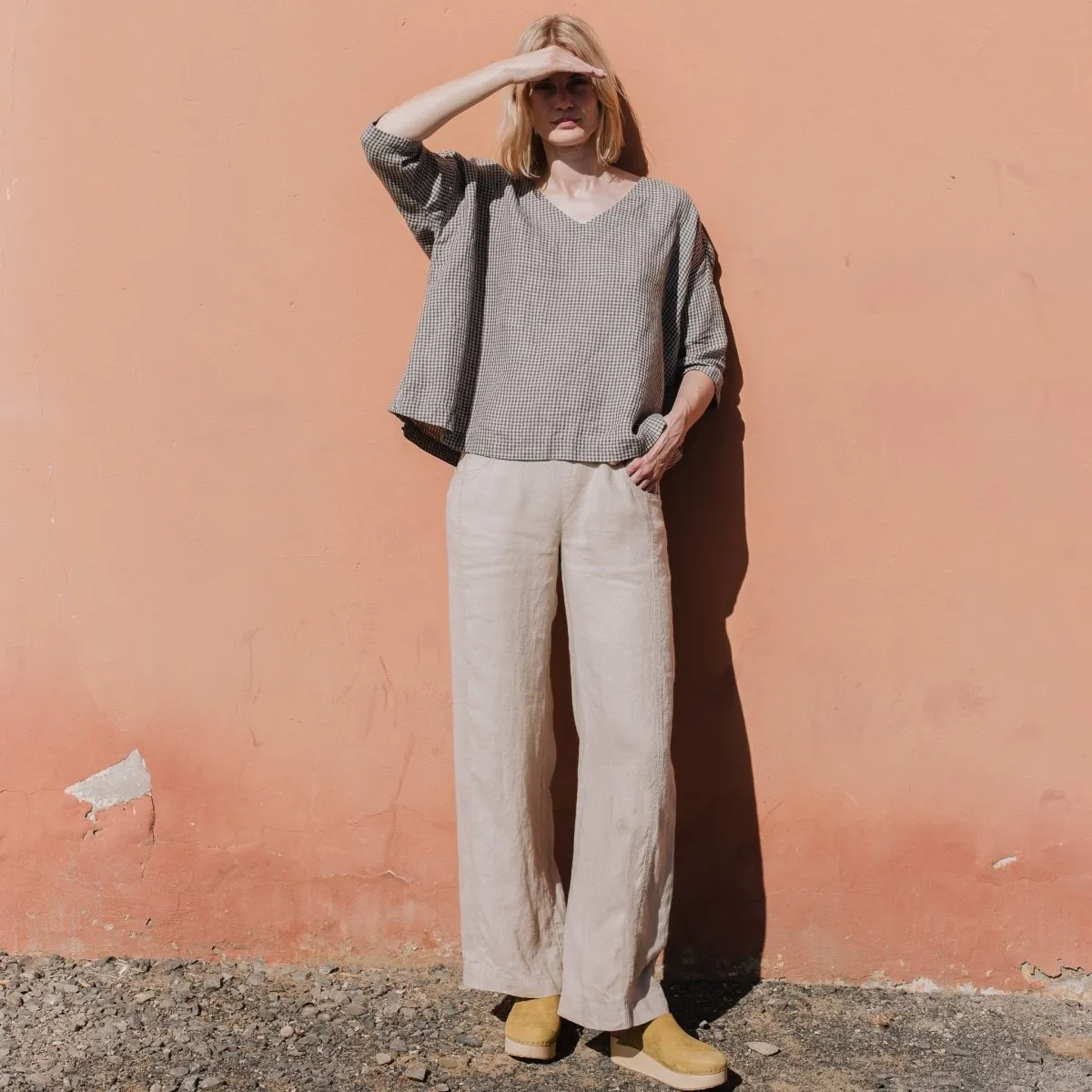 R: HIDA classic linen pants (Size: M; Color: Cream)